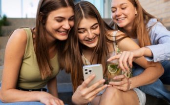 Gen Z Is Obsessed with Anonymous Confession